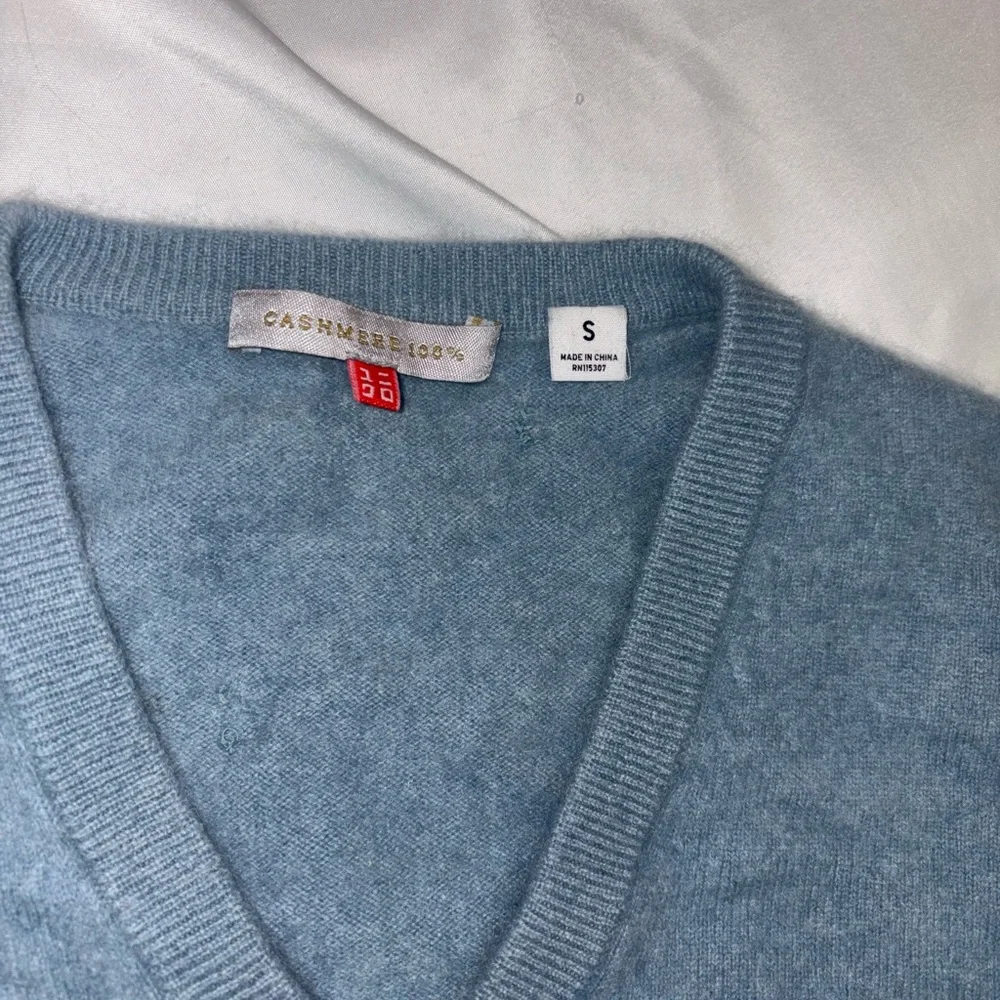 Uniglo cashmere sweater - Picture 5 of 6